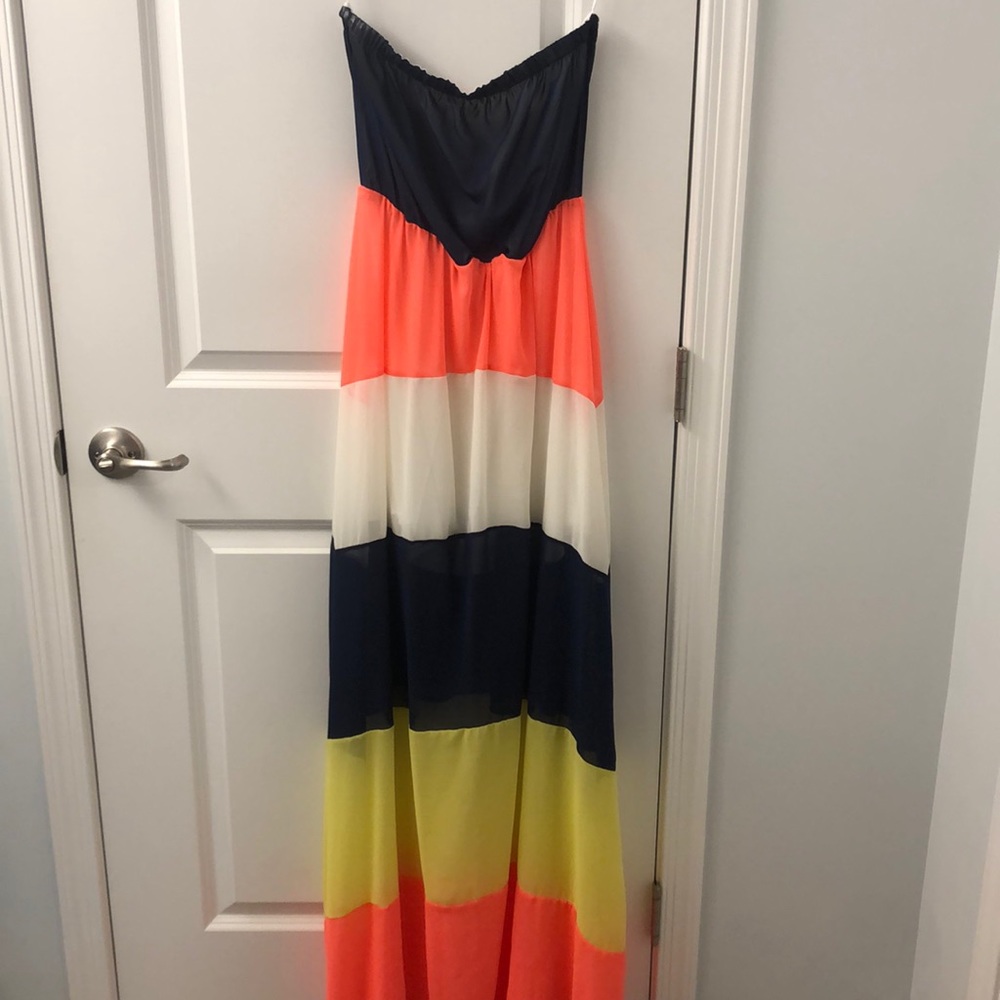 Strapless maxi with stripes